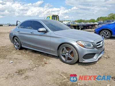 Czwarte zdjęcie samochodu z boku: 2016 MERCEDES-BENZ C 300 VIN:55SWF4JB2GU158303 - miniatura