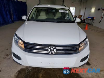 Piąte zdjęcie samochodu w środku: 2016 VOLKSWAGEN TIGUAN S VIN:WVGAV7AXXGW601803 - miniatura