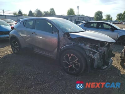 Czwarte zdjęcie samochodu z boku: 2020 TOYOTA C-HR XLE VIN:JTNKHMBX6L1093782 - miniatura
