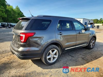 Trzecie zdjęcie samochodu z tyłu: 2019 FORD EXPLORER XLT VIN:1FM5K7D87KGA92982 - miniatura