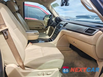 Zdjęcie 7 z 13 samochodu: 2007 CADILLAC ESCALADE ESV VIN:1GYFK66817R242610 - miniatura