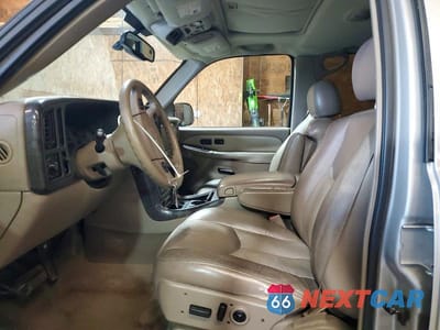 Zdjęcie 7 z 13 samochodu: 2004 GMC YUKON XL DENALI VIN:1GKFK66U74J141525 - miniatura
