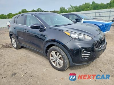 Czwarte zdjęcie samochodu z boku: 2018 KIA SPORTAGE LX VIN:KNDPMCAC2J7365964 - miniatura