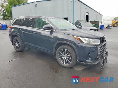 Czwarte zdjęcie samochodu z boku: 2017 TOYOTA HIGHLANDER SE VIN:5TDJZRFH8HS406533 - miniatura