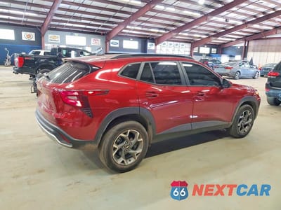 Trzecie zdjęcie samochodu z tyłu: 2024 CHEVROLET TRAX 1LT VIN:KL77LHE28RC038552 - miniatura