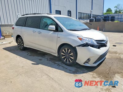 Czwarte zdjęcie samochodu z boku: 2019 TOYOTA SIENNA XLE 7-PASSENGER VIN:5TDDZ3DC7KS227330 - miniatura