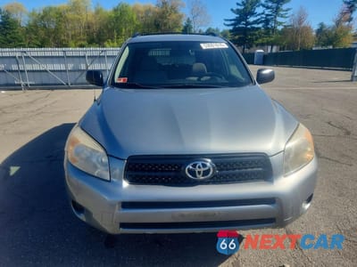 Piąte zdjęcie samochodu w środku: 2006 TOYOTA RAV4 BASE VIN:JTMBD33V466011255 - miniatura