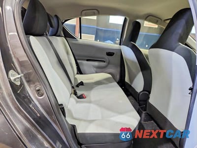 Zdjęcie 10 z 12 samochodu: 2013 TOYOTA PRIUS C ONE VIN:JTDKDTB32D1533120 - miniatura