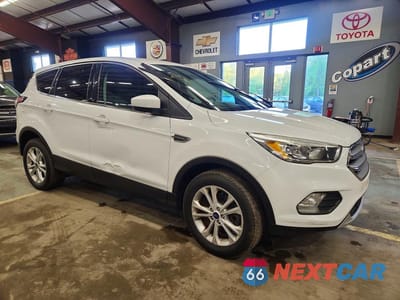 Czwarte zdjęcie samochodu z boku: 2017 FORD ESCAPE SE VIN:1FMCU9GD0HUB55758 - miniatura
