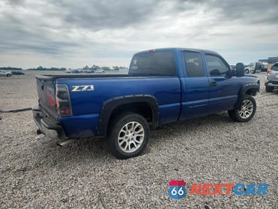 Trzecie zdjęcie samochodu z tyłu: 2003 CHEVROLET SILVERADO K1500 VIN:2GCEK19TX31122215 - miniatura