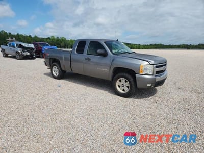 Czwarte zdjęcie samochodu z boku: 2007 CHEVROLET SILVERADO K1500 VIN:1GCEK19J27Z509515 - miniatura