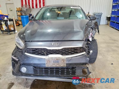 Piąte zdjęcie samochodu w środku: 2019 KIA FORTE LXS VIN:3KPF24AD9KE092183 - miniatura