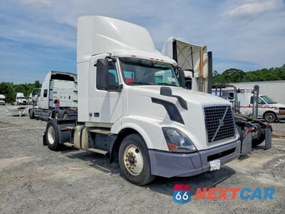 2018 VOLVO VNL SEMI TRUCK 4V4N39TG2JN892772 - główne zdjęcie licytacji z USA - miniatura
