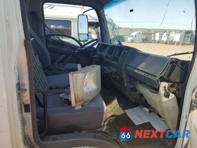 Piąte zdjęcie samochodu w środku: 2018 ISUZU NPR HD REFUSE TRUCK VIN:54DC4W1B4JS804291 - miniatura