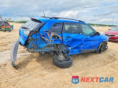 Trzecie zdjęcie samochodu z tyłu: 2021 JEEP CHEROKEE LATITUDE PLUS VIN:1C4PJLLB3MD137491 - miniatura