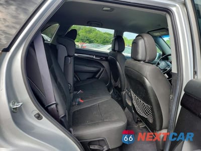 Zdjęcie 11 z 13 samochodu: 2014 KIA SORENTO LX VIN:5XYKTCA68EG538533 - miniatura