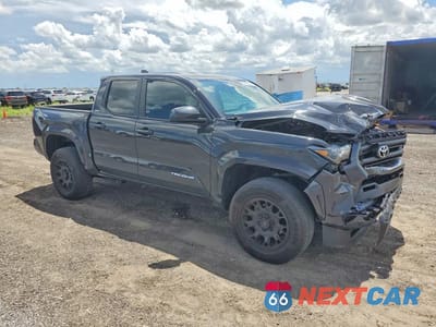 Czwarte zdjęcie samochodu z boku: 2025 TOYOTA TACOMA SR5 VIN:3TMKB5FN2SM038669 - miniatura