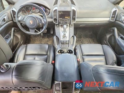 Zdjęcie 8 z 14 samochodu: 2012 PORSCHE CAYENNE TURBO VIN:WP1AC2A26CLA83085 - miniatura