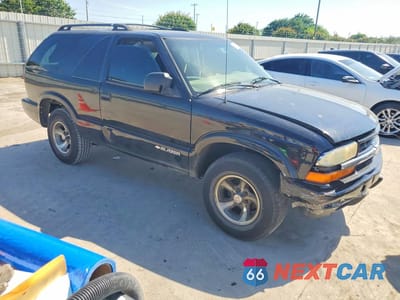 Czwarte zdjęcie samochodu z boku: 2005 CHEVROLET BLAZER VIN:1GNCS18XX5K107672 - miniatura