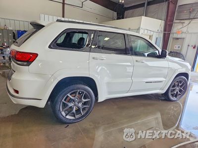 Trzecie zdjęcie samochodu z tyłu: 2020 JEEP GRAND CHEROKEE LIMITED VIN:1C4RJFBTXLC377789 - miniatura