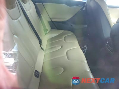 Zdjęcie 10 z 12 samochodu: 2014 TESLA MODEL S VIN:5YJSA1H10EFP60852 - miniatura