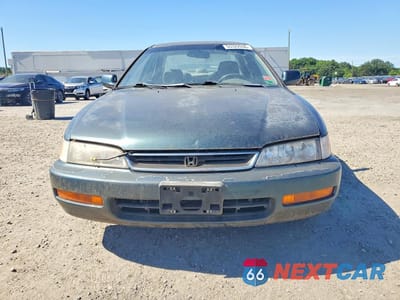 Piąte zdjęcie samochodu w środku: 1996 HONDA ACCORD LX VIN:1HGCD5636TA161727 - miniatura