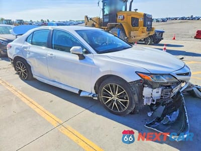 Czwarte zdjęcie samochodu z boku: 2023 TOYOTA CAMRY SE VIN:4T1T11BK8PU099566 - miniatura