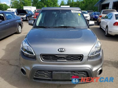 Piąte zdjęcie samochodu w środku: 2013 KIA SOUL BASE VIN:KNDJT2A50D7504529 - miniatura