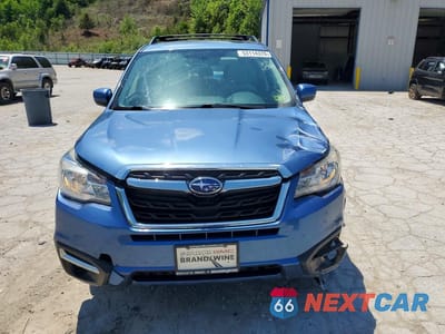 Piąte zdjęcie samochodu w środku: 2017 SUBARU FORESTER 2.5I PREMIUM VIN:JF2SJAEC2HH534629 - miniatura