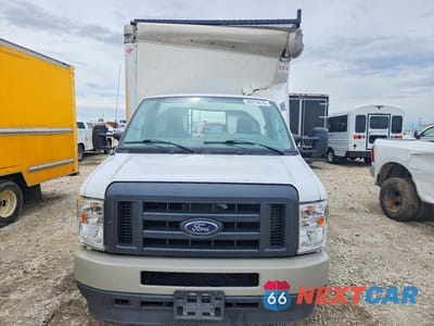 Piąte zdjęcie samochodu w środku: 2022 FORD ECONOLINE E350 SUPER DUTY CUTAWAY VAN VIN:1FDWE3FN0NDC00677 - miniatura