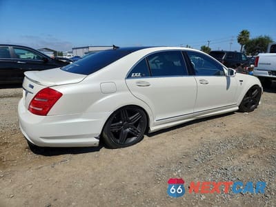 Trzecie zdjęcie samochodu z tyłu: 2013 MERCEDES-BENZ S 550 VIN:WDDNG7DB8DA502525 - miniatura
