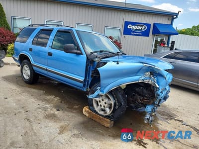 Czwarte zdjęcie samochodu z boku: 1996 CHEVROLET BLAZER VIN:1GNDT13W6T2220256 - miniatura