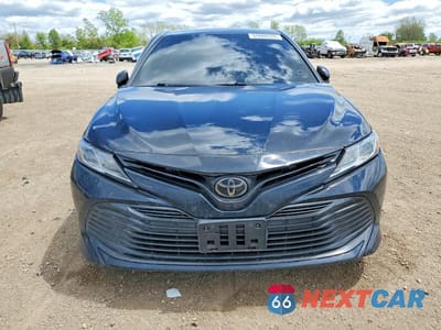 Piąte zdjęcie samochodu w środku: 2018 TOYOTA CAMRY LE VIN:4T1B11HK2JU631761 - miniatura