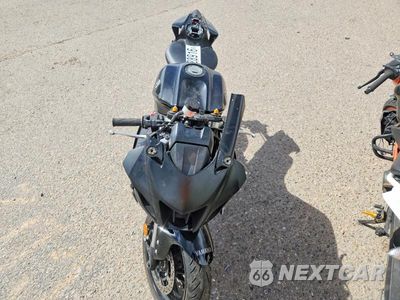 Piąte zdjęcie samochodu w środku: 2025 YAMAHA YZFR7 VIN:JYARM38E1SA020442 - miniatura