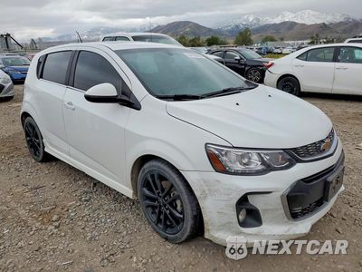 Czwarte zdjęcie samochodu z boku: 2018 CHEVROLET SONIC LT VIN:1G1JD6SB6J4125534 - miniatura