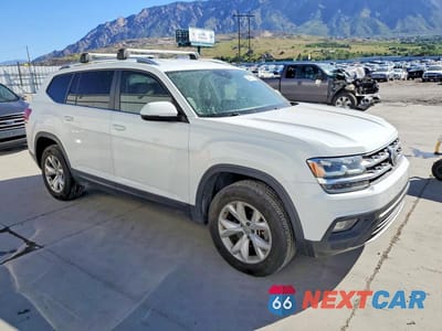 Czwarte zdjęcie samochodu z boku: 2018 VOLKSWAGEN ATLAS SE VIN:1V2LR2CA9JC552145 - miniatura