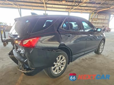 Trzecie zdjęcie samochodu z tyłu: 2018 CHEVROLET EQUINOX LS VIN:2GNAXHEV5J6138653 - miniatura