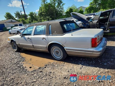 Drugie zdjęcie samochodu z przodu: 1990 LINCOLN TOWN CAR SIGNATURE VIN:1LNCM82F6LY792061 - miniatura