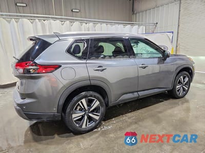 Trzecie zdjęcie samochodu z tyłu: 2026 NISSAN ROGUE SL VIN:5N1BT3CA4TC697919 - miniatura