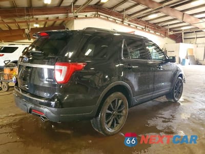 Trzecie zdjęcie samochodu z tyłu: 2018 FORD EXPLORER XLT VIN:1FM5K8D87JGC40536 - miniatura