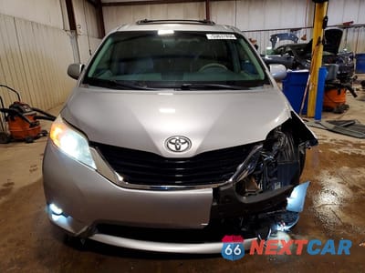 Piąte zdjęcie samochodu w środku: 2011 TOYOTA SIENNA XLE 7-PASSENGER VIN:5TDDK3DC3BS010555 - miniatura