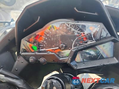 Zdjęcie 7 z 9 samochodu: 2014 KAWASAKI EX300 B VIN:JKAEX8B19EA009247 - miniatura