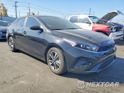 Czwarte zdjęcie samochodu z boku: 2024 KIA FORTE LXS VIN:3KPF24AD8RE802930 - miniatura