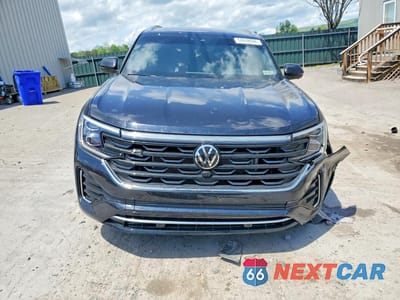 Piąte zdjęcie samochodu w środku: 2025 VOLKSWAGEN ATLAS CROSS SPORT SEL PREMIUM R-LINE VIN:1V2FE2CA0SC224946 - miniatura