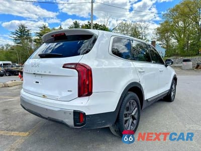 Trzecie zdjęcie samochodu z tyłu: 2023 KIA TELLURIDE LX VIN:5XYP2DGC8PG353106 - miniatura