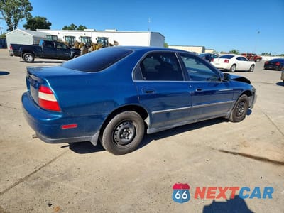 Trzecie zdjęcie samochodu z tyłu: 1994 HONDA ACCORD LX VIN:1HGCD5645RA051639 - miniatura