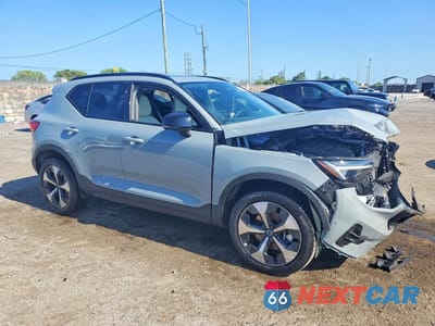 Czwarte zdjęcie samochodu z boku: 2026 VOLVO XC40 PLUS VIN:YV4L12UCXT2737741 - miniatura