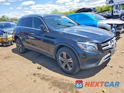 Czwarte zdjęcie samochodu z boku: 2019 MERCEDES-BENZ GLC 300 4MATIC VIN:WDC0G4KBXK1005490 - miniatura