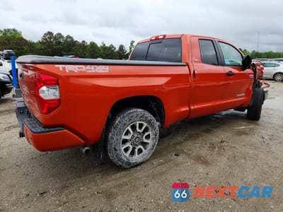 Trzecie zdjęcie samochodu z tyłu: 2018 TOYOTA TUNDRA SR5 VIN:5TFUY5F17JX727281 - miniatura