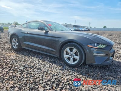 Czwarte zdjęcie samochodu z boku: 2018 FORD MUSTANG VIN:1FA6P8TH6J5185753 - miniatura
